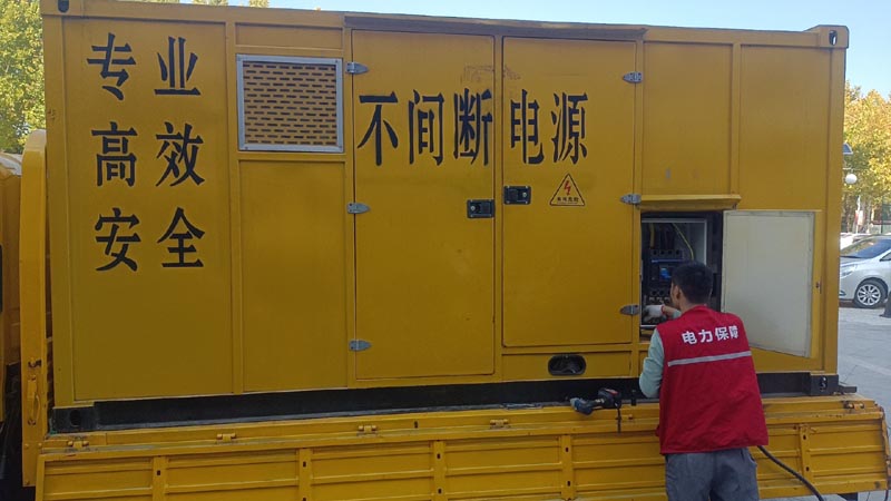 泸西柴油发电机组和UPS电源配合使用时，如何避免切换过程中的电力中断？